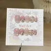 Um par de unhas postiças artesanais "Estrela Picante" doces e refrescantes com estampa de leopardo, estilo francês curto, estrelas brilhantes e gatinho rosa