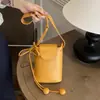 2026 Nuevo Bolso Cubo Retro de Alto Valor para Mujer Nicho Sensación de Alta Gama Bolso de Hombro Único Cruzado Bolso Sencillo Versátil para Teléfono