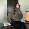 Nuevo Abrigo Corto Engrosado Otoño/Invierno 2026 Estilo Retro Nicho Cuello Alto Cálido Abrigo de Felpa para Mujeres Menudas