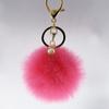 Nuevo llavero con colgante de bola de pelo de conejo de imitación, bonito llavero con colgante de perla para llave de coche, fabricantes directos por lotes
