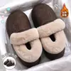 Sapatos de Algodão com Salto Coberto de Pelúcia Espessa Femininos Solado Grosso Antiderrapante Chinelos de Algodão Uso Doméstico de Inverno Uso Externo Chinelos de Algodão Quentes Masculinos Inverno Atacado