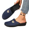 Pantuflas de Primavera y Otoño Bordadas sin Cierre al por Mayor, Pantuflas de Punta Cerrada, Tacones de Cuña, Pantuflas Bordadas de Estilo Chino con Suela Gruesa para Uso en Casa en Primavera