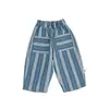Jeans de bebé estilo japonés a rayas azules y blancas de principios de otoño, pantalones casuales holgados nuevos, modernos y geniales para niños y niñas para primavera y otoño
