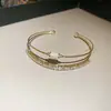 Pulseira Europeia e Americana Transfronteiriça com Diamantes Incrustados, Irregular, Multicamadas, Contas e Pérolas, Pulseira Fashion e Elegante, Joia de Luxo Leve e de Alta Qualidade