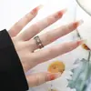 Anel Aberto com Design de Nicho Interessante Feito de Aço Inoxidável, Anel para Dedo Indicador com um Toque de Luxo Leve, Moderno e Fashion, Acessório Versátil Estilo Coreano
