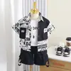 Conjunto de Verano para Niños 2026 Estilo Nuevo Ropa Infantil Fresca y Elegante Camisa de Manga Corta Estilo Coreano Conjunto de Tres Piezas Look de Ropa de Trabajo