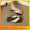 Nuevas sandalias casuales de meter con estampado floral, estilo francés, tacón de cuña con plataforma gruesa, adecuadas para que las mujeres las usen al aire libre en verano 2025