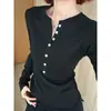 Camiseta Feminina com Gola Henry de Manga Longa 2026 Nova Outono/Inverno com Forro de Fleece Quente Slim Fit Camisa Base