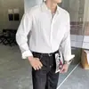 Nueva camisa de manga larga a rayas plisadas para primavera y otoño para hombre, estilo coreano, top casual suelto de lujo ligero