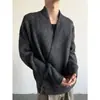 Suéter de punto holgado para hombre con cuello en V, informal y de corte amplio, perfecto para otoño e invierno, con un estilo vintage "old money", venta al por mayor desde una fábrica transfronteriza