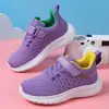 Tênis Esportivo Infantil Médio e Grande Leve Respirável Casual Sapatos de Corrida Planos Infantis Transfronteiriços Sapatos de Estudante para o Campus