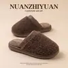 Pantufas de algodão quentes e aconchegantes para homens e mulheres, um novo estilo outono/inverno, perfeitas para usar em casa, com aquecimento extra, forro de fleece e um design espesso e felpudo.