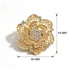 Broche de Flor con Patrón Hueco de Lujo Ligero Aleación Incrustada Piedras de Strass de Color Pin Decoración Elegante para Vestido Traje Broche para Mujer