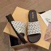 Sandálias femininas slip-on da moda 2026 com tecido texturizado de bolinhas, caimento solto, salto plataforma, amortecimento e um design único e estiloso