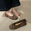 Bailarinas de terciopelo con lazo para mujer, colección otoño 2026, estampado de leopardo, punta fina, perfectas con vestidos, suela suave, estilo slip-on