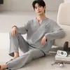 Pijama masculino à venda com mangas compridas e calças compridas, novo outono, pulôver casual de algodão da moda, estiloso e adequado para usar fora de casa como roupa caseira