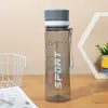 Novo copo de água esportivo simples de grande capacidade portátil ao ar livre esportivo fitness chaleira alto valor de cor plástico copo de água atacado