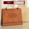 Calendario 2027 Estilo Chino Estampado en Caliente Calendario Mensual Adorno de Escritorio Creativo Anillado Tarjeta Perforada Planifica el Calendario de Hoy Logo Personalizado