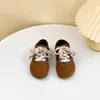 Zapatillas deportivas infantiles de moda 2026 modelo nuevo primavera y otoño zapatillas Forrest Gump para niñas con un diseño elegante, suela blanda, versátiles zapatillas de entrenamiento alemanas para niños