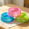 Tigela para pet com padrão de desenho animado multicolorido, tigela de plástico para comida e água para gatos e cães, tigela de alimentação para pet antiderrapante