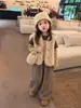 Conjunto para Niña 2026 Invierno Ropa Nueva para Bebé Chaleco de Felpa Engrosado con Estilo Pantalones a Cuadros Cálidos con Felpa para Niños