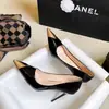 Tacones altos metálicos sexy de punta fina para mujer, estilo francés, talla grande, 2026, charol negro, elegantes pumps de tacón de aguja, primavera, nuevos