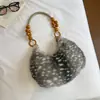 Bolso tipo dumpling esponjoso, simple y elegante, nuevo modelo otoño 2026, adecuado para el trabajo y los desplazamientos, bolso de hombro relajado y único