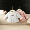 Jaqueta fina de algodão estilo chinês para bebê menina, com gola de retalhos de pelúcia e botões decorativos, perfeita para looks outonais e invernais doces e charmosos