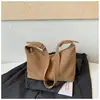 Bolsa Simples Retro Cor Sólida Feminina 2026 Nova Grande Capacidade para Trabalho e Passeio Bolsa de Ombro Tote de Mão