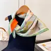 Lenço de Seda Colorido Estampado de Gatinho Fofo de Alta Qualidade, Lenço Quadrado de Seda Artificial, Lenço Versátil para Pescoço, Lenço Quadrado Pequeno, Lenço de Cabeça, Lenço para Mulheres