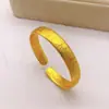 Mismo Estilo que en Tiendas DoradasPulsera Grabada con Palabras Auspiciosas y Ocho Tesoros Chapada en Oro, Pulsera Abierta Cien Bendiciones, Joyería para Atraer la Fortuna al por Mayor