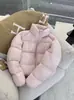 Jaqueta de algodão corta-vento transfronteiriça de gola alta curta para mulheres, nova tendência de inverno estilo coreano, moderna, acolchoada, quente, jaqueta puffer ultraleve para pessoas baixinhas