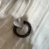 Elástico de Cabelo Xadrez Grande em Formato de Coração, Estilo Retrô Coreano, Elástico de Cabelo de Alta Qualidade para Rabo de Cavalo, Acessório de Cabelo para Mulheres, Yiwu
