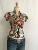 Top moderno de estilo chino retro con estampado de plantas tropicales modificado, cuello mao, tapeta diagonal abotonada, manga corta y ajuste en la cintura para mujer