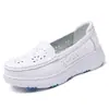 Zapatos de enfermera para mujer, verano, cuero, huecos, suela suave, transpirables, no cansan los pies, suela gruesa, zapatos de trabajo médicos, venta al por mayor, una generación de cabello