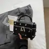 Bolso Cruzado de Hombro Simple y Lujoso Estilo Verano 2026 Bolso de Mano para Maquillaje para Mujer Diseño Casual Bolso para Lonchera para Mujer