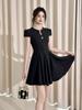 Vestido Curto de Verão Elegante Estilo Hepburn Preto para Mulheres, Afina a Cintura, Emagrecedor, Lindo Vestido Evasê 9103