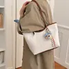 Bolso elegante y minimalista de gran capacidad para mujer, nueva colección 2026, bolso de hombro casual con un ambiente relajado, bolso tote de alta calidad