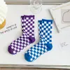 Calcetines para Mujer en Otoño e Invierno Nuevo Estilo Ins de Celebridad de Internet Calcetines para Mujer Cuadros Moda Calcetines de Media Pantorrilla Calcetines a Cuadros para Mujer Venta al por Mayor