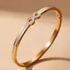 Pulsera de Acero de Titanio Símbolo del Infinito Ocho Caracteres Incrustada con Diamantes Versátil Europea y Americana Lujo Ligero Diseño de Nicho para Mujeres Pulsera de Acero Inoxidable