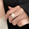 Anillos de Alta Gama en Blanco y Negro para Mujer, Anillos Abiertos Versátiles Apilables de Personalidad de Nicho Estilo Ins, Anillos de Moda para el Dedo Índice