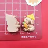 Perros Caniche Brillantes de Dibujos Animados Juegan a Disfrazarse Abeja Kabi Bala Accesorios de Resina DIY Adorno para la Cabeza Pasador Carcasa de Teléfono Móvil Pegatina para Refrigerador