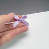 Mini lazo en stock, cinta de poliéster multicolor, mini accesorios para el cabello hechos a mano, lindos y bonitos accesorios para decoración de uñas.
