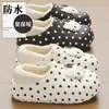 Zapatillas de Algodón Auténticas de Hello Kitty de Sanrio para Mujer Otoño Invierno Más Terciopelo Impermeables Suela Gruesa Ropa para el Hogar Ropa para Exteriores Zapatillas de Algodón