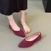 Nueva colección Primavera/Otoño 2026: Zapatos planos negros, de suela blanda, plisados, de punta fina y boca poco profunda con tacón oculto, cómodos, versátiles y elegantes que no cansarán tus pies