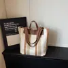 Bolsa de ombro grande para o dia a dia de mulheres, nova bolsa de lona listrada de verão 2026, bolsa tote casual de ombro, bolsa de mão para viagem