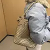 Bolsa Tote Grande Capacidade de Design de Nicho de Luxo Leve Francês para Mulheres Estilo Casual Preguiçoso Bolsa de Ombro Único/Sob o Braço Estilo Balde