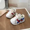 Zapatillas de Malla para Niños 2026 Primavera Nuevos Zapatos Transpirables para Caminar para Niños Zapatos Casuales Antideslizantes Zapatos Individuales para Niñas