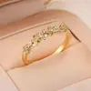 Venta Caliente Transfronteriza Anillo Fino con Banda de Flor 3D Nicho Lujo Ligero Flor Hoja Zirconia Microincrustada Chapado en Oro Anillo de Dedo Simple Joyería de Mano