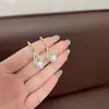 Pendientes con Gancho de Perla Geométrico Rombo Ultra Brillantes Tachonados con Diamantes de Estilo Coreano Pendientes de Artesanía Pesada, Modernos y Lujosos